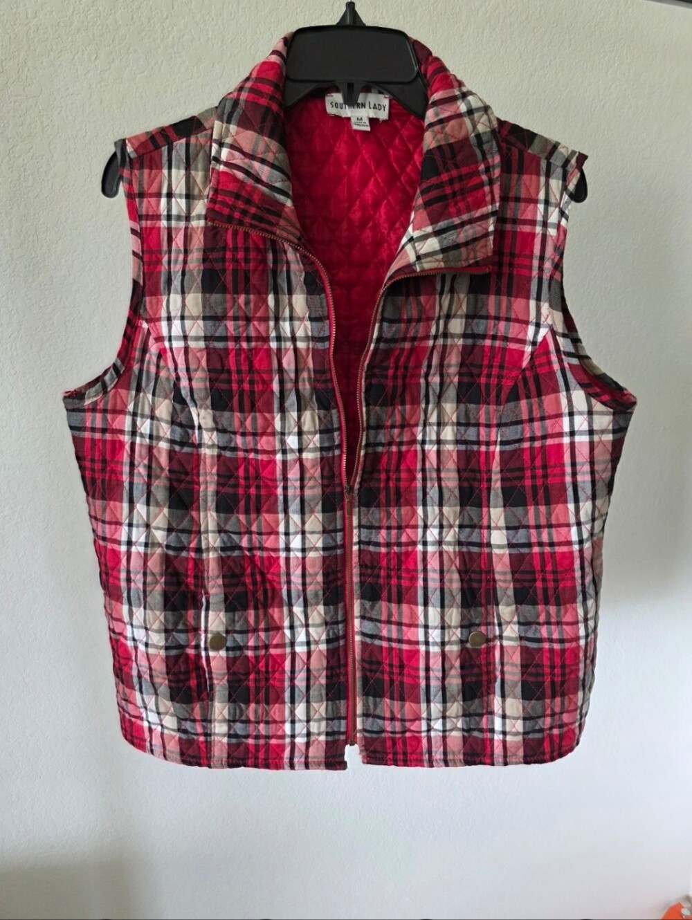Southern Lady Plaid Quilted Vest Medium Red Black Cotton Blend Zip Puffer Layer